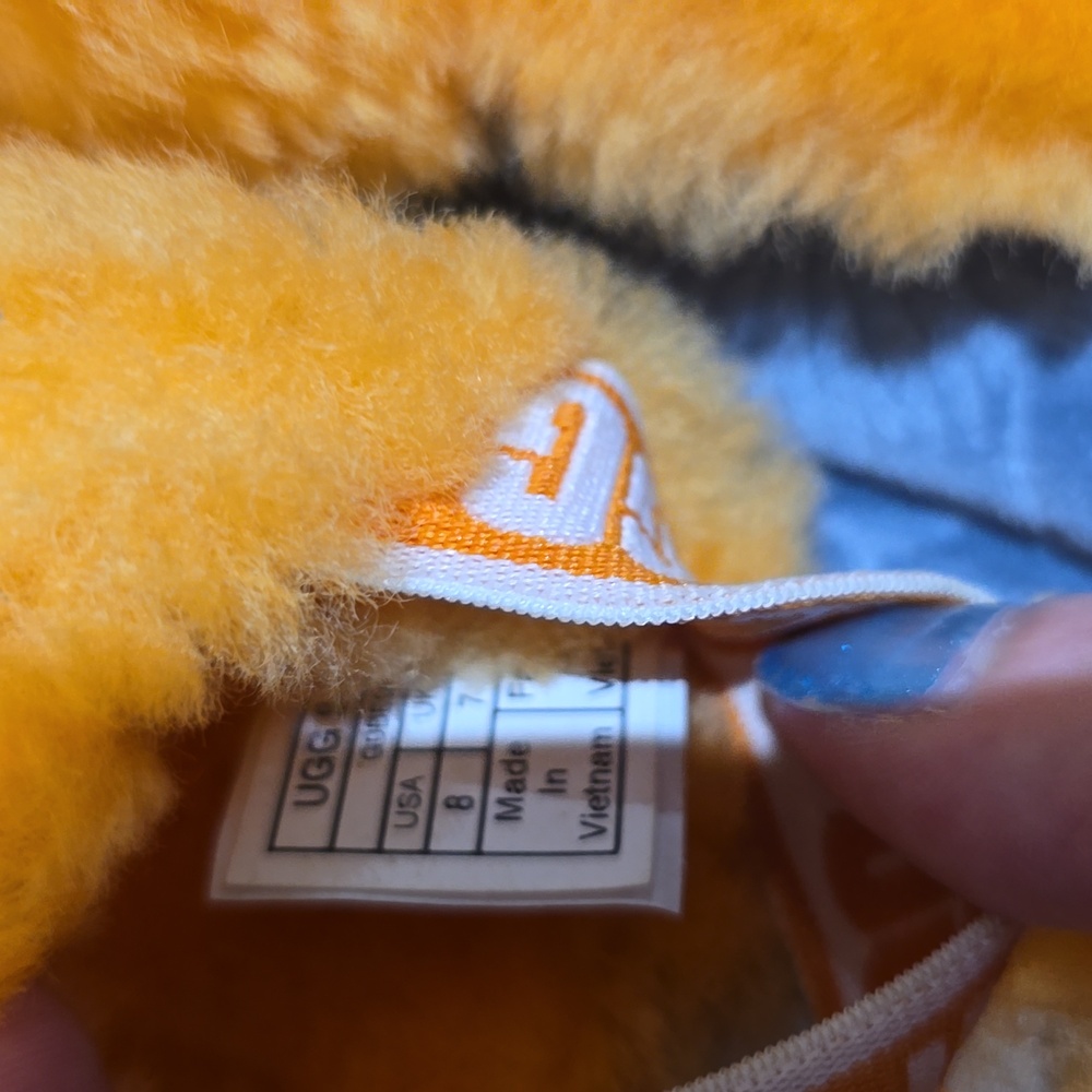 Toddler uggs size 8 orange - Picture 3 of 6